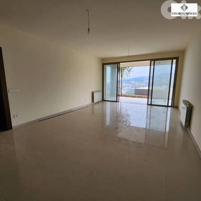 Apartment for Sale in Qornet El Hamra شقة للبيع في قرنة الحمرا
