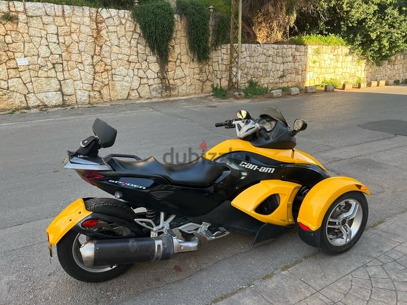 CAN-AM SPYDER 1