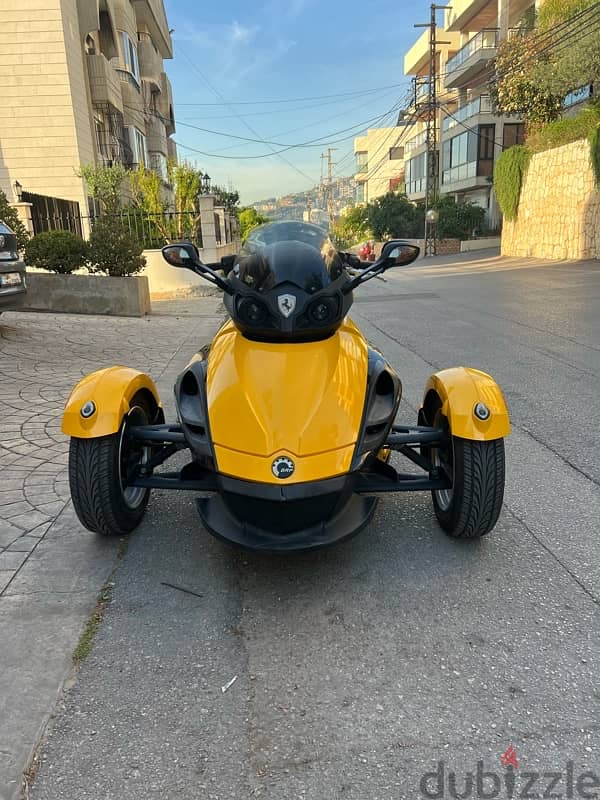 CAN-AM SPYDER 2
