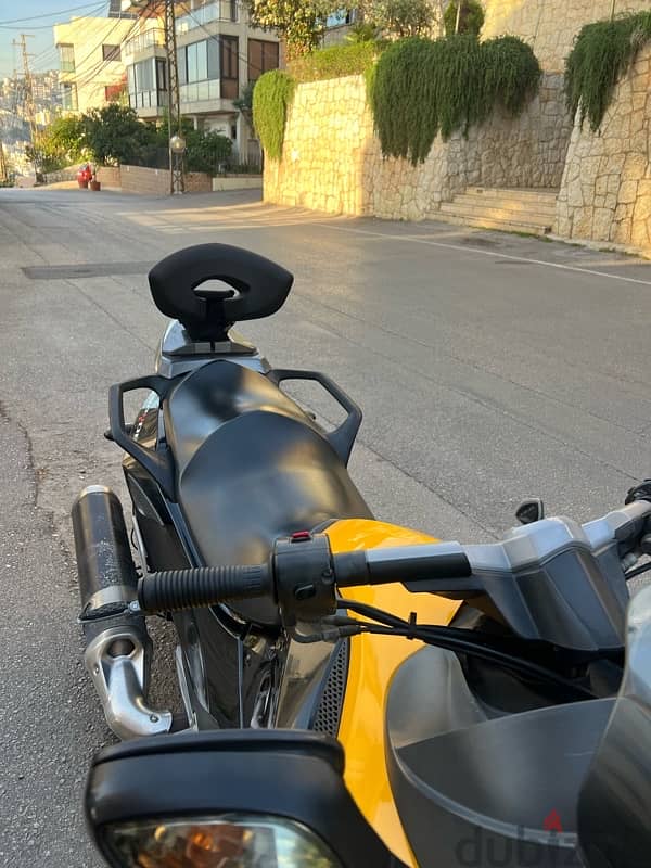 CAN-AM SPYDER 4