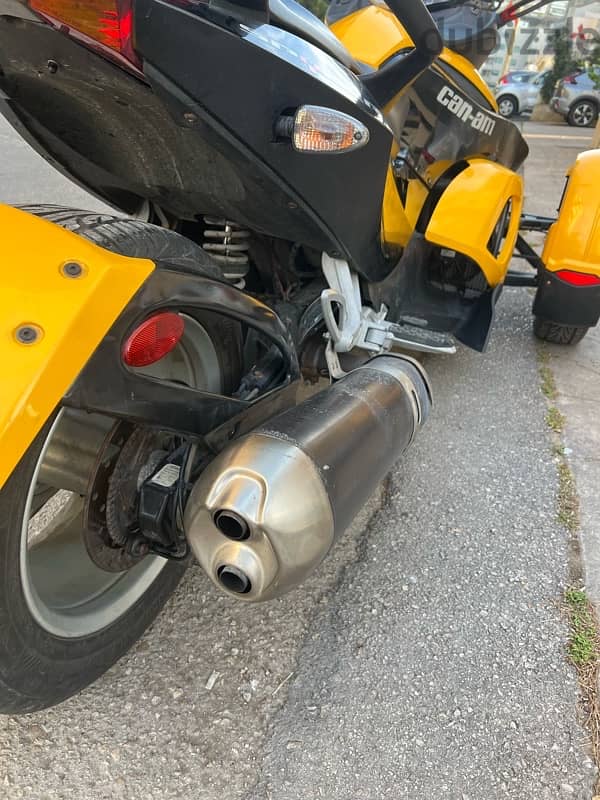 CAN-AM SPYDER 6