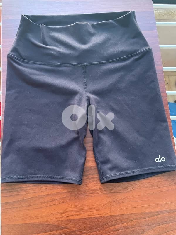 alo yoga 2