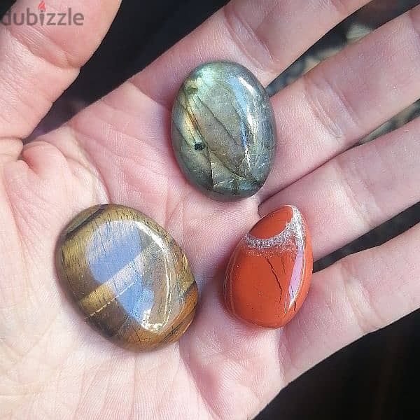 Semi precious stones / crystals 0
