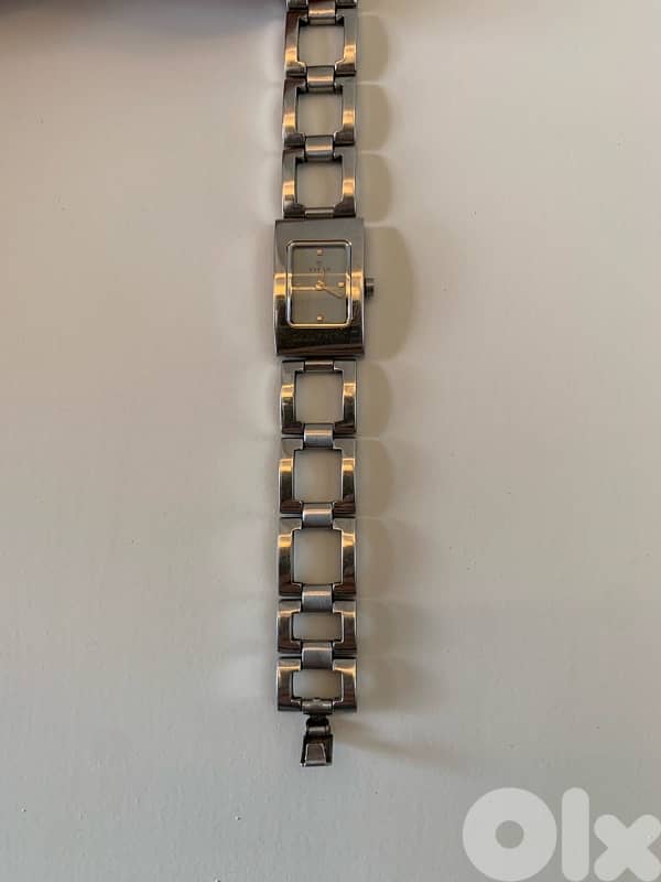 watch TITAN 1