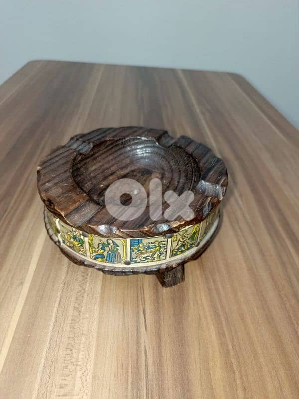 Vintage Hand Carved Wood Ashtray 0