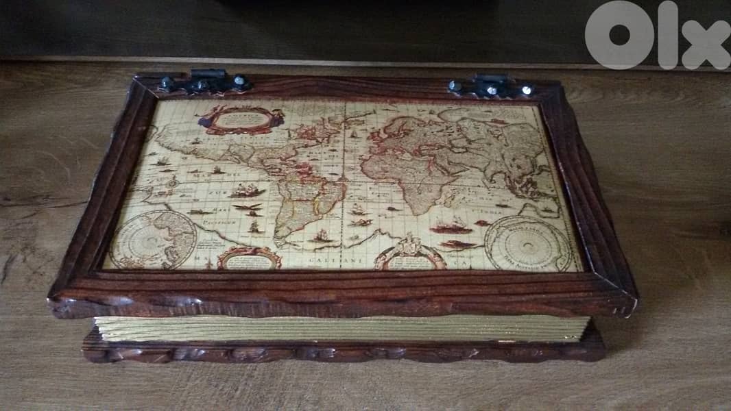 Dark Brown Wooden Cigar Box 0