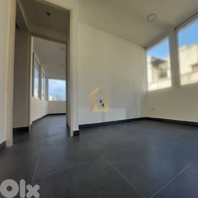Office for rent in Achrafieh JD21 مكتب للإيجار في الأشرفية،