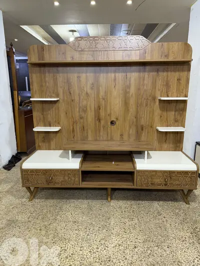 طاولة Tv مودرن تركية شبه جديدة 180 cm