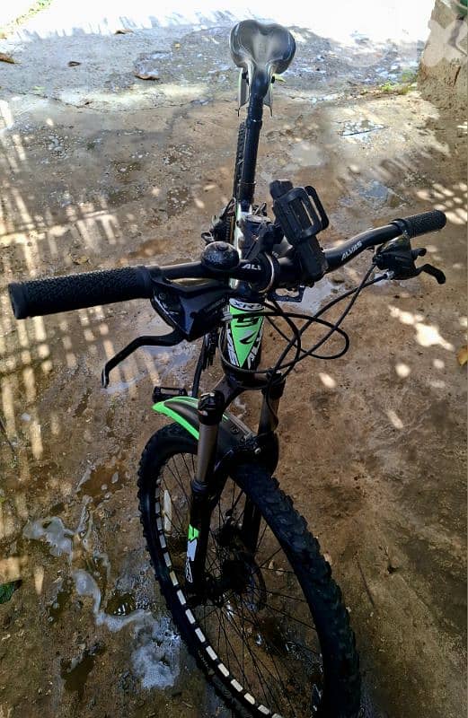 ALVAS BIKE 26" Like New 9