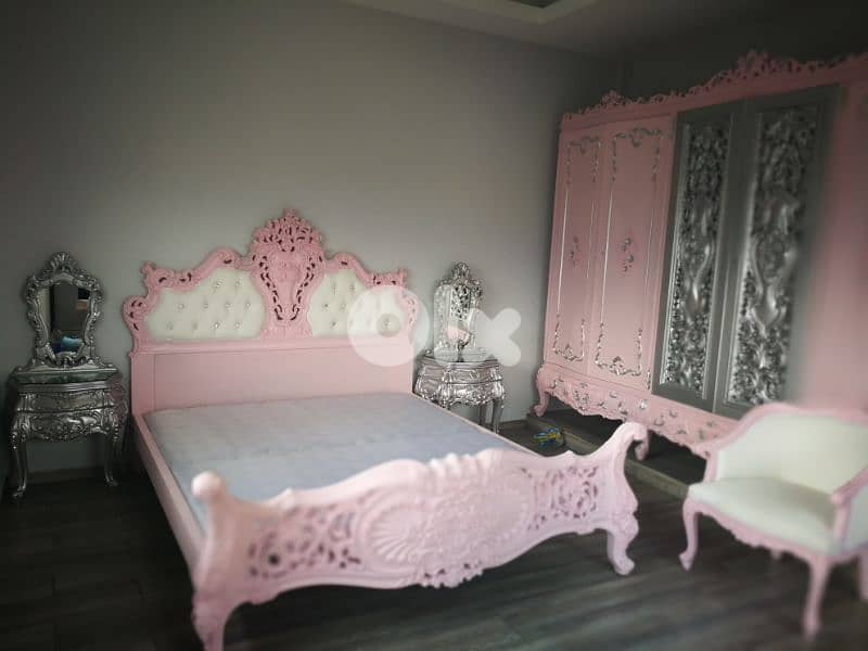 Queen's Bedroom 5