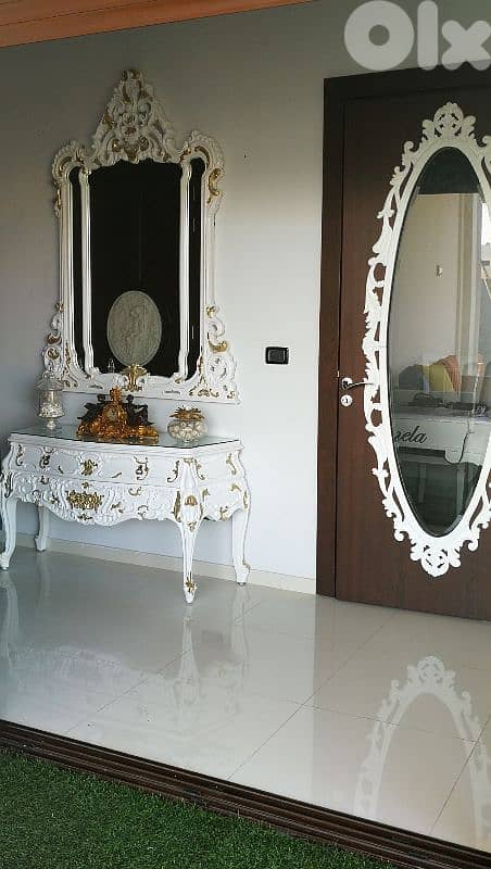 Queen's Bedroom 8