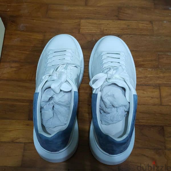 Authentic Alexander McQueen 3