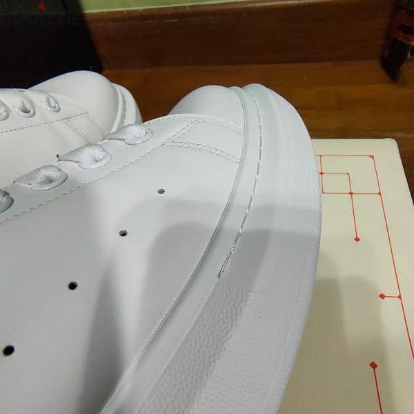 Authentic Alexander McQueen 4