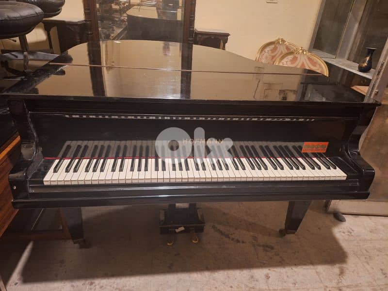 piano Hoffman black colour very good condition baby grand 1