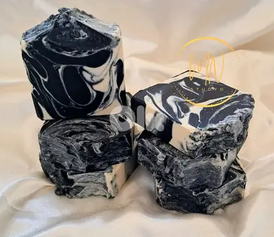 100g Soap - Activated Charcoal and Kaolin Clay - صابونة الفحم النشط