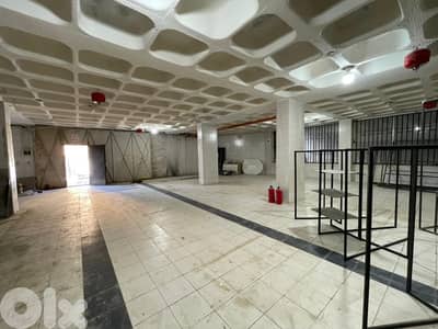 RAO26-4808 Ground level warehouse / showroom 850m for rent in Dbayeh