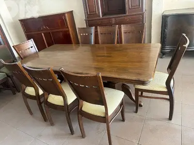 طاولة سفرة نسيف مع 8 كراسي كتير نظيفة