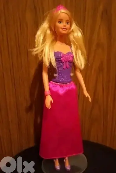 DREAMTOPIA Barbie PRINCESS Mattel2018 Great doll +skirt+crown+shoes=22