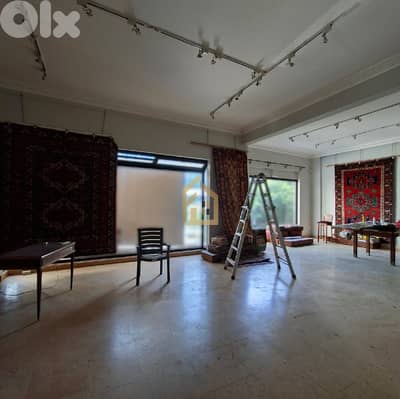 Showroom for rent in Sodeco MK56 صالة عرض للإيجار في السوديكو