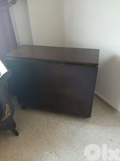 wooden expandable table