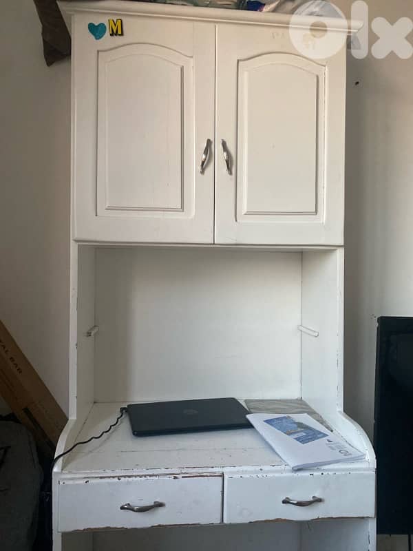 WHITE DESK 0