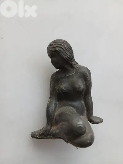 تحفة برونز صغيرة