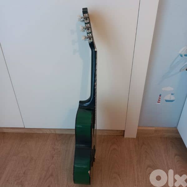 Guitar (Un Quart) good condition for sale 3