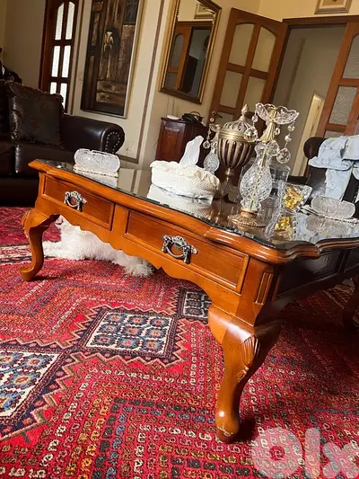 طاولة نص كبيرة كتير