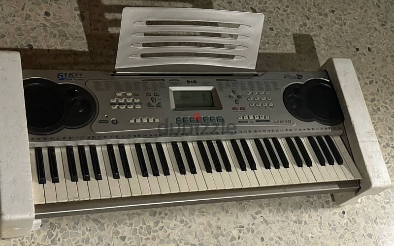piano like new 1