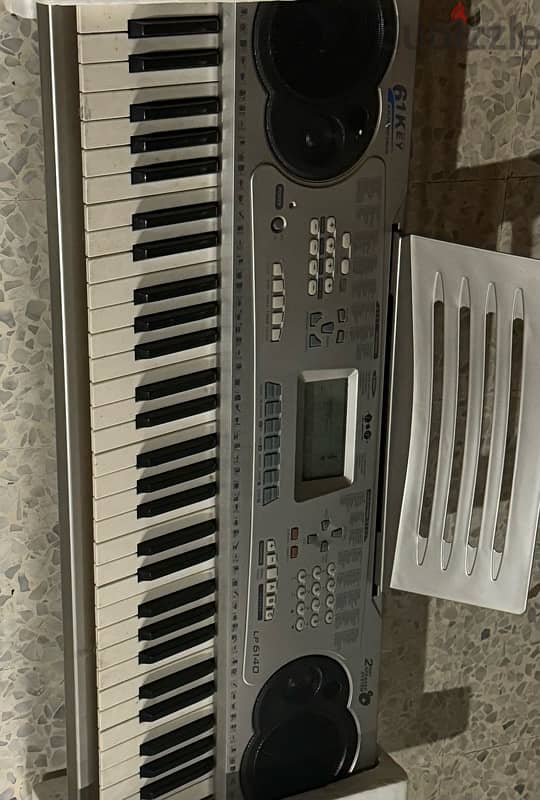 piano like new 2