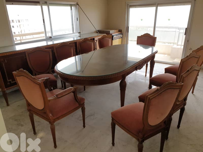 Dining table with bahu 0