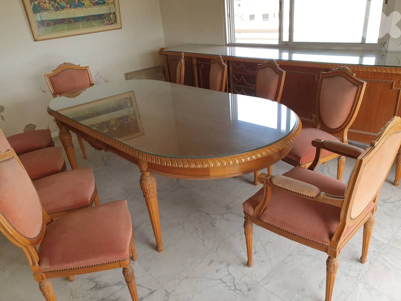 Dining table with bahu 1