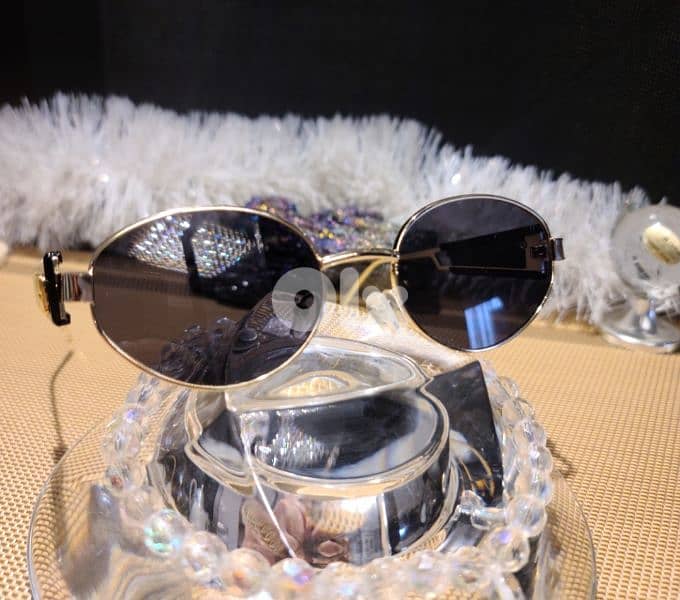 MIU MIU luxurious sunglasses 1