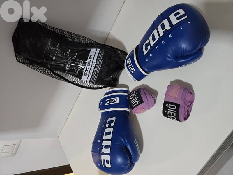 2 sets Boxing gloves size 6 and 8 0