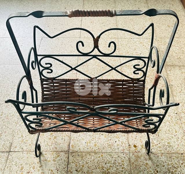 Newspaper stand 0