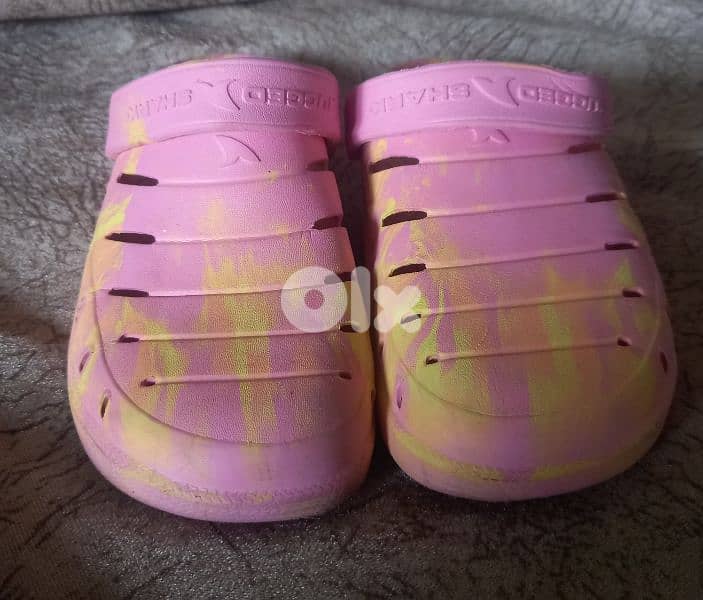 crocs shark brand size 36 0