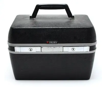 Dolsey للمكياج for make uo $100 original vintage not used. Black color