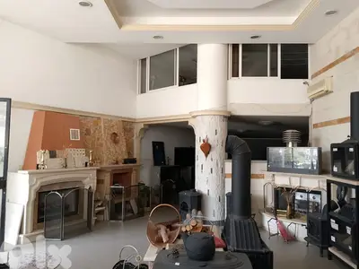 Decorated showroom for rent in Hazmieh | Main road
