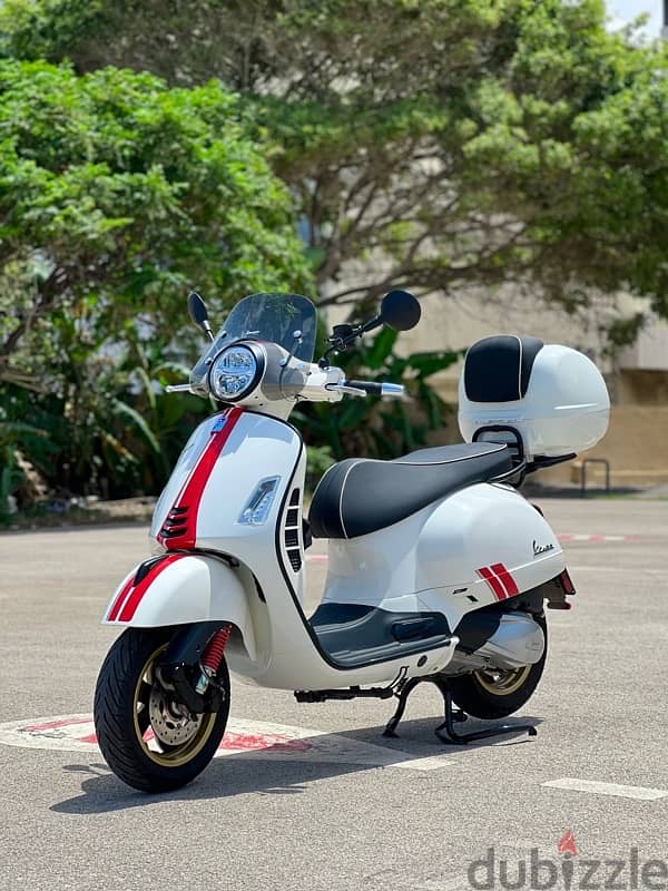 Vespa 300GTS. Racing Sixties 5