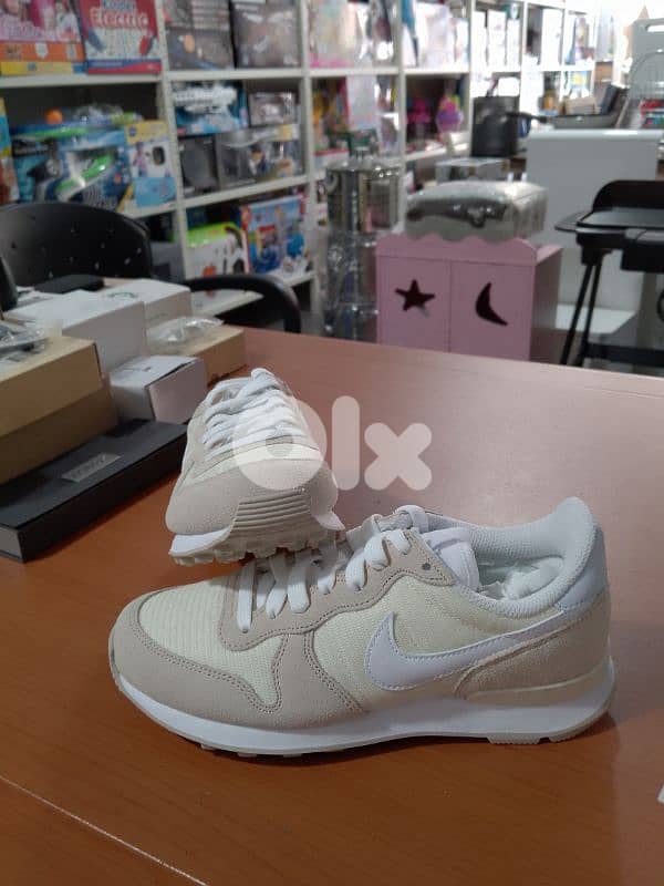 women's sport shoes , size 35.5 eu 0
