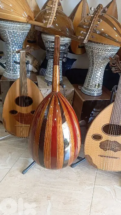 عود ٧ اوتار الصدر ارز كندي والقصعه متنوعه الاخشاب عاليه الجوده