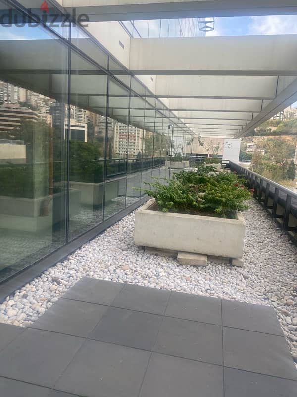 Impressive office with shared garden 0