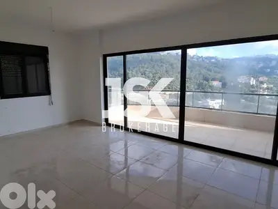 L17939- Spacious Apartment For Sale in Qannabet Broumana