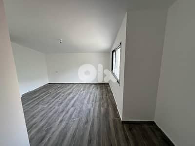 L17872 - Apartment With Terrace For Sale in Adma