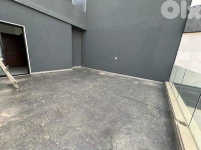L17872 - Apartment With Terrace For Sale in Adma