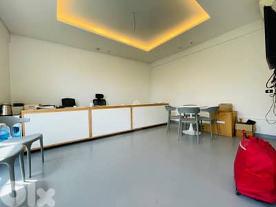 JH25-4132 Unfurnished Office 100m2 for rent in Achrafieh, $ 1,700 cash