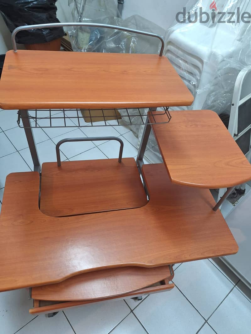 Computer desk with wheels 1