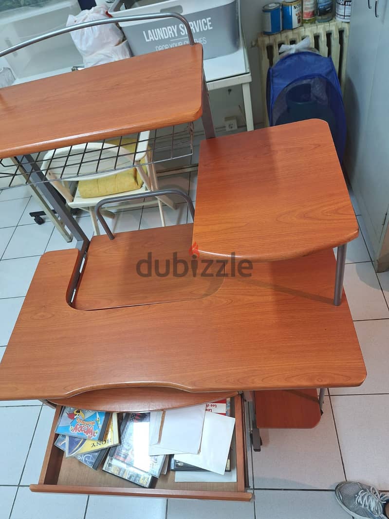 Computer desk with wheels 3