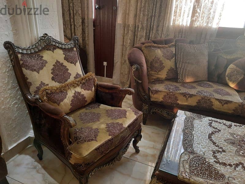 صالون للبيع قليل الاستعمال شبه جديد 1