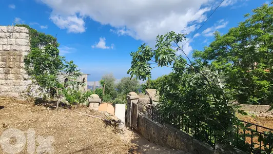 Land with Traditional Stone House For Sale in Aley أرض مع بيت حجري